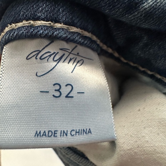 Daytrip Light Blue Ankle Jeans - Picture 4 of 4